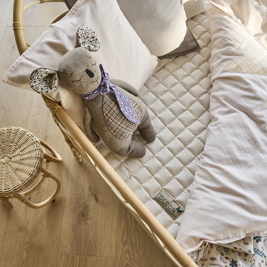 Junior bed